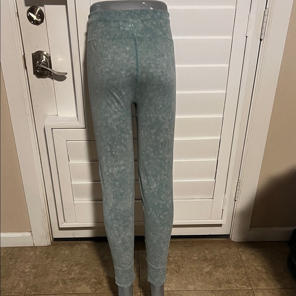 PINK Victoria's Secret Ribbed Activewear - Picture 7 of 9